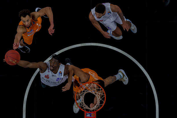 他数次头球 他数次头球